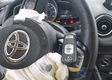 2020 Toyota Yaris Le из США, поврежденный, VIN 3MYDLBJV8LY704747